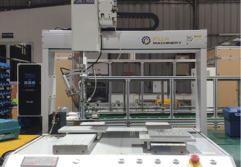 Robot hàn thiếc tự động và ứng dụng trong sản xuất công nghiệp