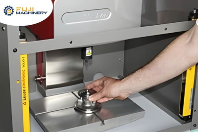 Cách Chọn Máy Khắc Phù Hợp Với Vật Liệu Trong Sản Xuất Công Nghiệp