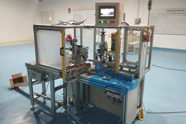 máy bôi keo tự động